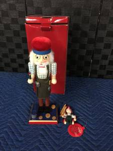 lot 1557 image: 14 Decorative Nutcracker