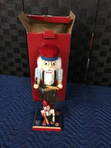lot 1559 image: 14 Decorative Nutcracker