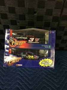 lot 1569 image: Winners Circle Dale Earnhardt and Jeff Gordon Die Cast Cars