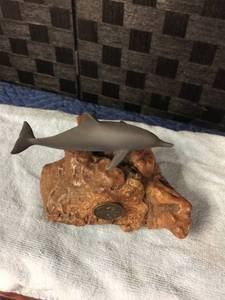 lot 1577 image: John Perry Studio Pellucida Gallery Dolphin Burl Base