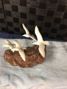 lot 1584 image: Birds Flock Together Statue