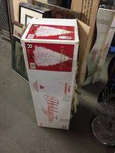 lot 1586 image: White Christmas Tree