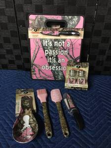 lot 1613 image: Mossy Oak Kitchenware Items