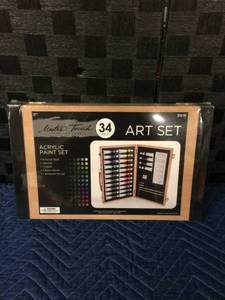 lot 1619 image: 34 Piece Art kit