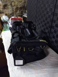 lot 1642 image: Sherpa Bag