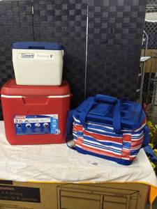 lot 1648 image: Lot Of Coolers