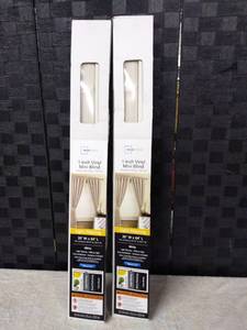 lot 1651 image: Lot of 2 Mini Blinds