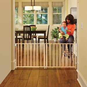 lot 1943 image: Extra-Wide Swing Gate 4649