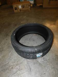 lot 1890 image: Delinte 24535ZR20 Tire
