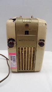 lot 4692 image: Westinghouse AM Radio Model H-126 in Working Condition