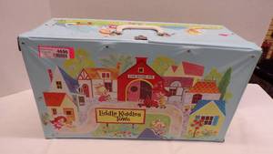 lot 4696 image: Liddle Kiddles Town Case