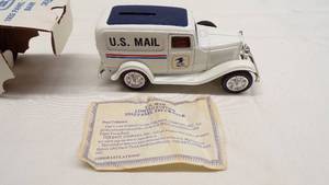 lot 4706 image: Die Cast Postal Mail Truck Bank