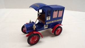 lot 4704 image: Die Cast Postal Mail Truck Bank