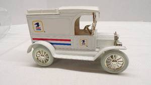 lot 4705 image: Die Cast Postal Mail Truck Bank