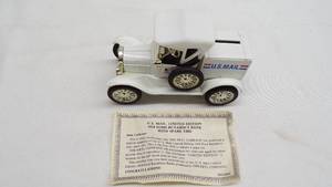 lot 4708 image: Die Cast Postal Mail Truck Bank