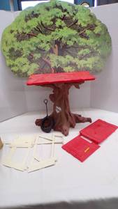 lot 4726 image: Vintage Tree House