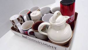 lot 4738 image: Cups etc.