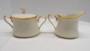 lot 4762 image: Asst. Cream and Sugars