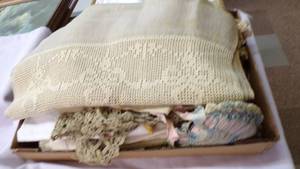 lot 4773 image: Doillies and Table Runners