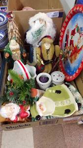 lot 4852 image: Seasonal Decor