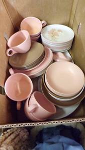 lot 4853 image: Windsor Melmac Dishes