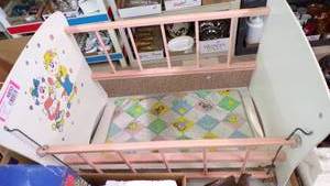 lot 4855 image: Doll Crib