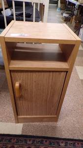lot 4879 image: Small Cabinet