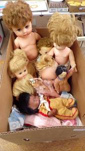 lot 4884 image: Box of Dolls