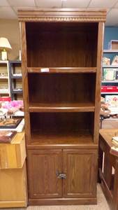 lot 4886 image: 6 Book Shelf wStorage