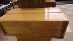 lot 4892 image: 2 Hanging Storage Cabinets