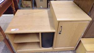 lot 4893 image: Small Cabinet