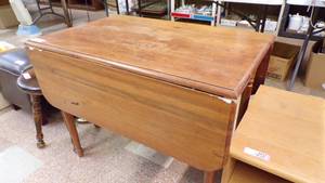 lot 4895 image: Drop-Leaf Table