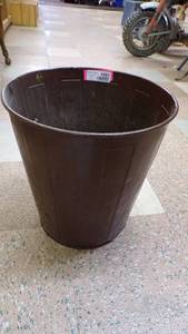 lot 4901 image: Metal Waste Can and Desk Lamp