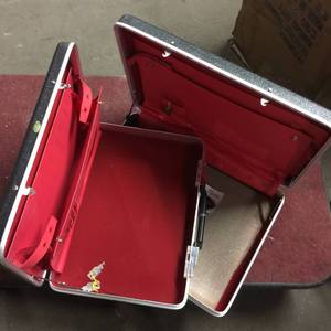 lot 4043 image: Set of 2 Fordlac Attache Cases