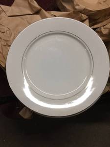 lot 4055 image: Tote Full of Plates