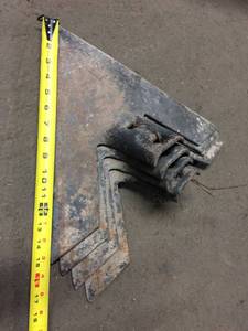 lot 4063 image: Lot of 4 Bucket Tips