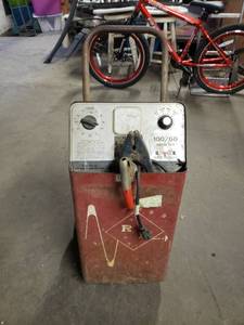lot 4025 image: Vintage Battery Charger. ( Parts Only)