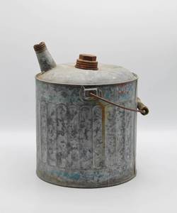 lot 1572 image: Deluxe KeroseneOil Can - galvanized metal