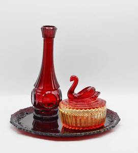 lot 1583 image: Wheaton Bullseye Glass Ruby Red Vase, Amberina Carnival Glass Swan Trinket Dish and Red Glass Avon plate