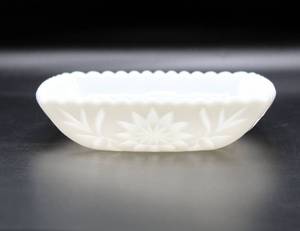 lot 1585 image: Milk Glass Square Dish