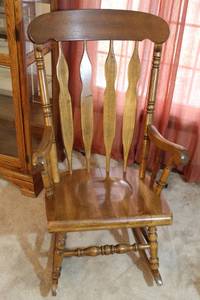 lot 1525 image: Vintage Wooden Rocking Chair