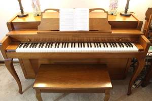 lot 1527 image: Vintage Baldwin Howard Upright Piano and Bench