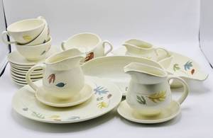 lot 1604 image: 21 piece set Mid-Century Franciscan Earthenware - Pattern Autumn