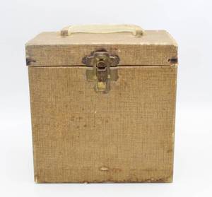 lot 1637 image: 50 Vintage 45 rpm Records in a Case - Elvis Presley, Perry Como and much more