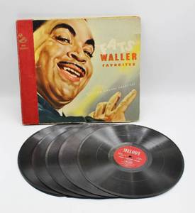 lot 1641 image: (6) 78 rpm Phonograph 10 inch Shellac Records (with no protective sleeve) and Fats Waller Favorites Set (4 records)