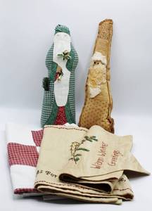 lot 1726 image: Christmas Linens, Vintage Santas and Quilted Lap Blanket