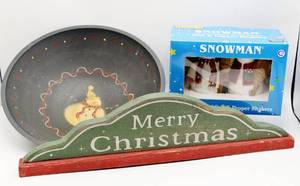 lot 1729 image: Snowman Lot - Wood decorative bowl, Salt & Pepper Set and Merry Christmas Wood Sign