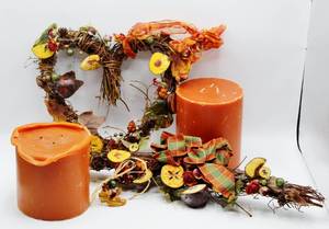 lot 1736 image: Rustic Twig Heart Wreath and Swag with Large Pumpkin Spice Candles