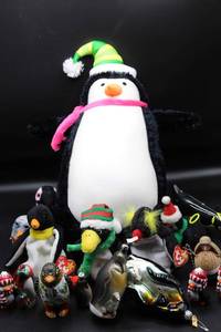 lot 1745 image: Penguin Christmas Lot