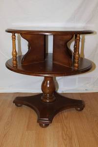lot 1551 image: Vintage Round 2 Tiered Pedestal Side table